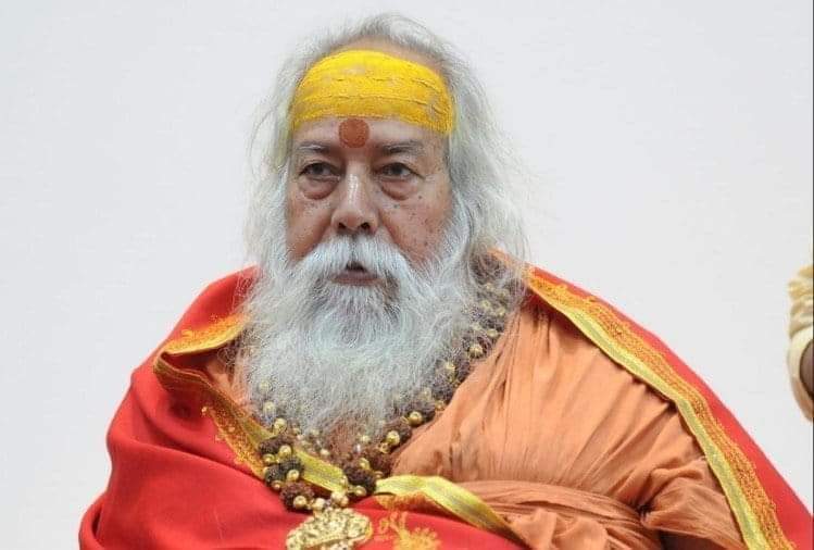 सदा धर्म्योत्थानं जगति यतमानं बहुविधं
समं विद्यास्थानं हृदि च भजमानं हरिपदम्। 
विहायास्मानद्याच्युतपुरमितो यातमनघं
स्वरूपानन्दं श्रीगुरुवरमहं नौमि मनसा।।
🙏 चरणाम्बुजद्वयवन्दनम्। 🙏