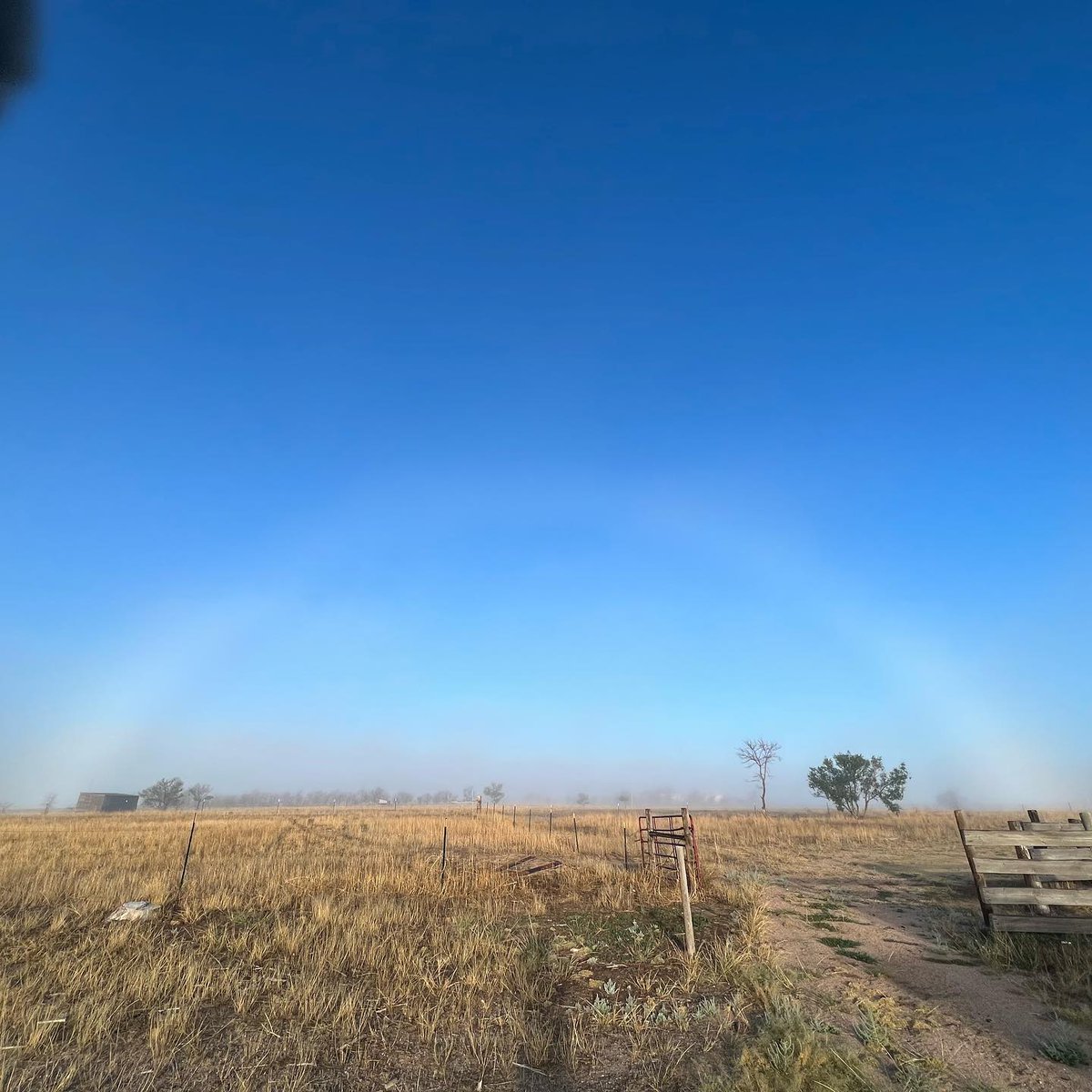 afkatm's tweet photo. Nothing quite like a foggy Sunday morning, especially when you get a fog rainbow. 

#fog #foggy #foggymorning #sunday #sundaymornings #fograinbow #fogphotography https://t.co/98usjuARvi