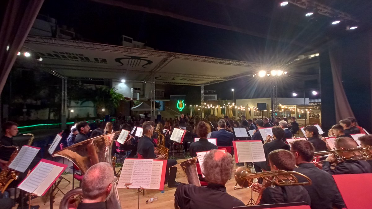 Ahir vam tancar la temporada 2021-22 de la Banda amb el Concert 50+20 amb el grup <a href="/dinapontus/">Dinapontus</a> de l'<a href="/EscoladGrallers/">Escola de Grallers de Sitges</a>, al mateix escenari on el vam presentar fa gairebé un any.

Gràcies <a href="/CulturaSitges/">Cultura Sitges</a> i <a href="/AjSitges/">Ajuntament de Sitges</a> per comptar amb nosaltres per l'ocasió!