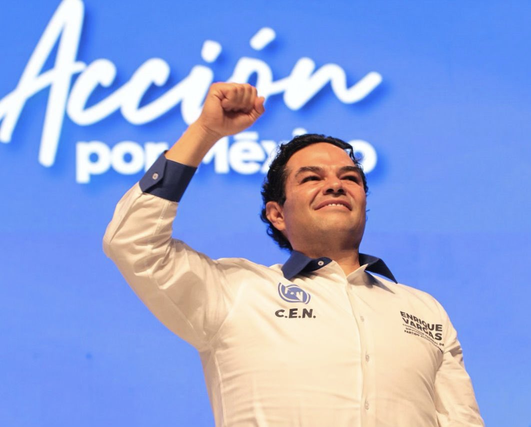 HctorGom's tweet photo. ¡Este 2023 #PonteVargas🔥 con  @EnriqueVargasdV GOBERNADOR 🤩😎🥳! 

!Un perfil ciudadano! https://t.co/sggA6hBZhw