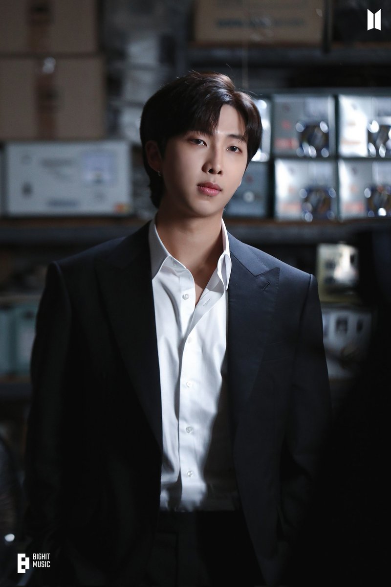 Deksha33's tweet photo. Happy Birthday to the best leader💜🥳
@BTS_twt 
@bts_bighit 
#rmbirthday https://t.co/ynLivJ3Tpt