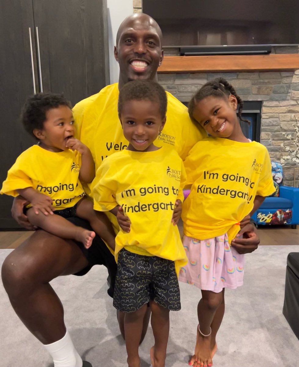 Countdown2Kinder (@countdown2k) on Twitter photo We are so proud NE Patriots took time out of their busy schedule to welcome our kindergarten teachers and BPS kindergartners. Kraft may be in trouble- Andruzzi, Wiggins, McCourty, and Slatter look better in Countdown Yellow. Go Pats! <a href="/DrewEchelson/">Drew Echelson</a> <a href="/BostonSchools/">BostonPublicSchools</a> We are so proud NE Patriots took time out of their busy schedule to welcome our kindergarten teachers and BPS kindergartners. Kraft may be in trouble- Andruzzi, Wiggins, McCourty, and Slatter look better in Countdown Yellow. Go Pats! <a href="/DrewEchelson/">Drew Echelson</a> <a href="/BostonSchools/">BostonPublicSchools</a>