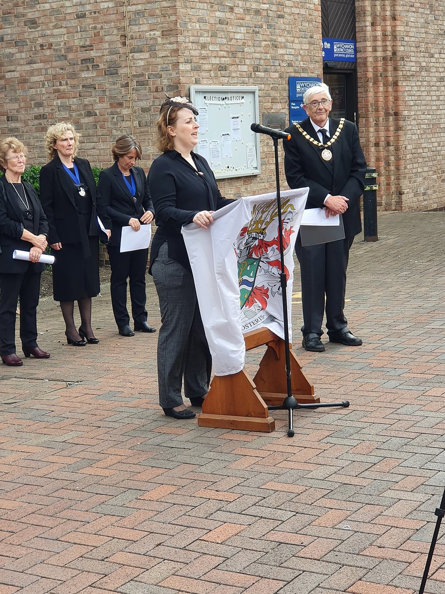 Wychavon's tweet photo. Wychavon Chairman Cllr Alex Sinton has officially proclaimed King Charles III our new monarch during a short ceremony at the Civic Centre in Pershore. https://t.co/VXl0fOTiDD