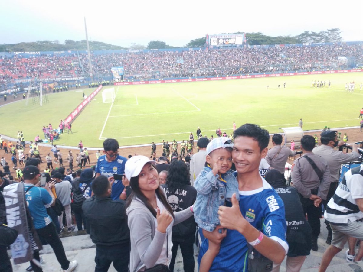 Biasana ngumpet-ngumpet tp sekarang perdana sama anak istri😀😀

Allhamdulillah 3point. Matur nuhun malang🙏🙏❤️