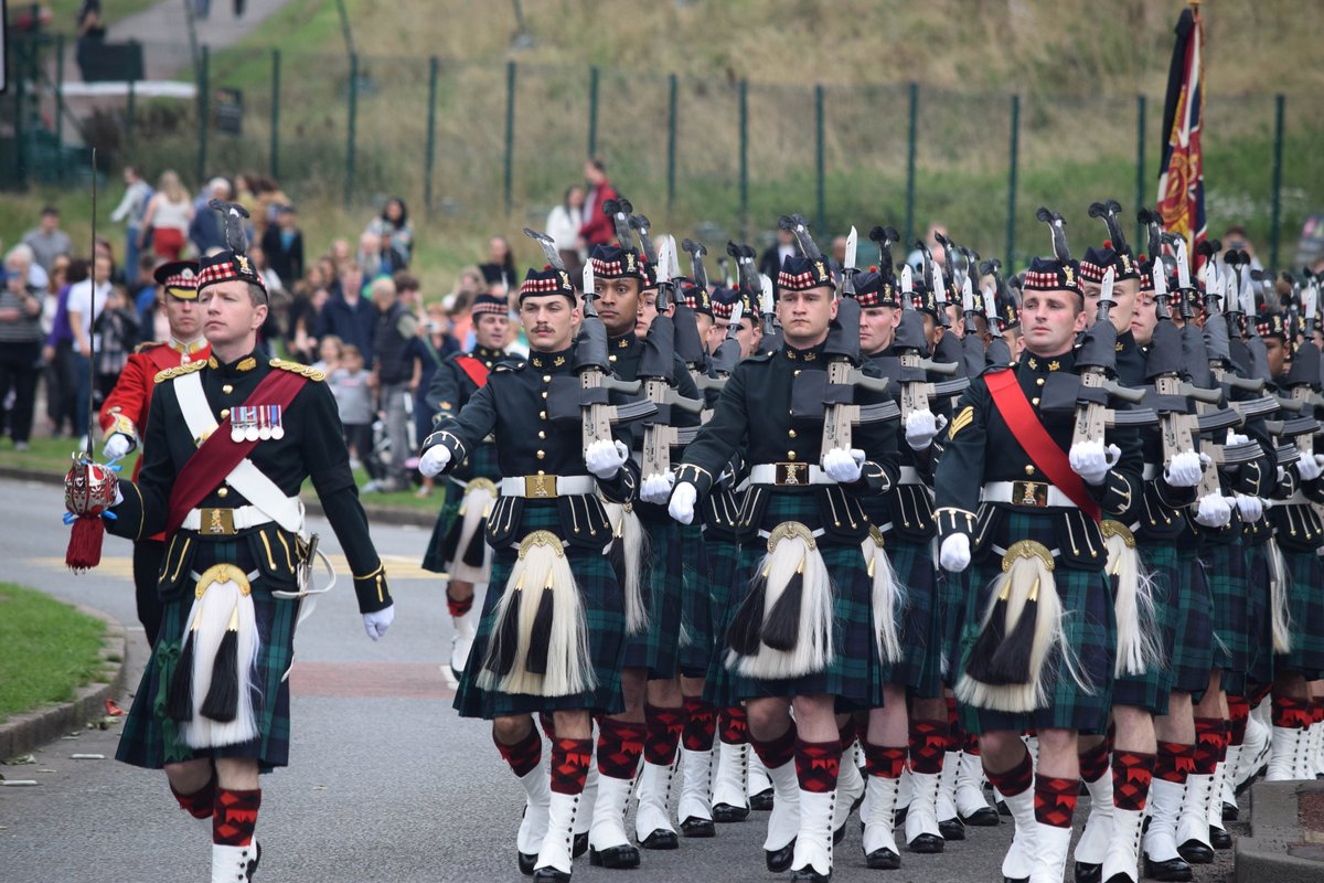thecoreross's tweet photo. Had a walk down to Holyrood to see the Army getting ready for #QueenElizabethII ⚰️ https://t.co/g9rn9uEvyA