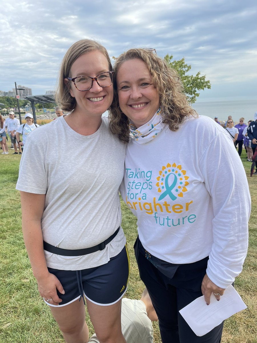 Huge thanks to Minister @karinagould for joining us at @OvarianCanada #Walkofhope today! The support of our federal government has enabled critical investments in much needed #ovariancancer research.