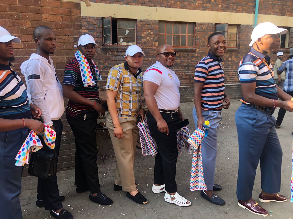 vusizwe_langa's tweet photo. Bengsezinsizweni e Jeppe endishini🇿🇦😍... Zimnand'iinsizwa https://t.co/QG5YyWW4sO