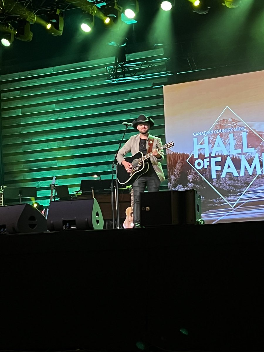 Incredible evening at the CCMA Music Industry Awards and Gala. <a href="/robghazal/">Robert Ghazal</a> <a href="/MichelleMobarr2/">Michelle Mobarrez</a> <a href="/KaneshSutherla1/">Kanesha Sutherland (kankentwin)</a>