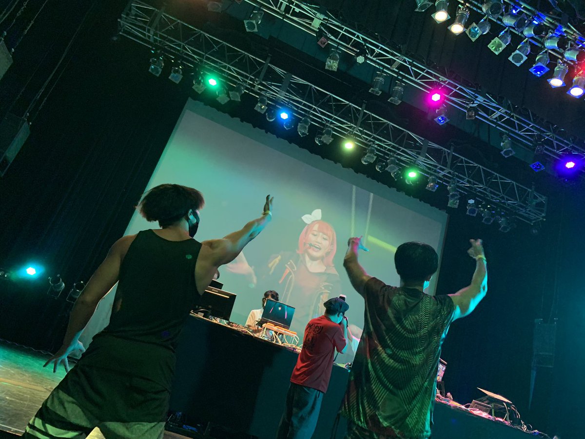 rpmcdelta's tweet photo. 金曜日　
BASSLOTで暴れ散らかし、MUSTDIEさん写真撮影

土曜日　
DJ_modeで勉強
ツイまつりで暴れ回り

日曜日　
大塚愛さんのライブに初参加

一緒に遊んでくれたイツメンやみんなに感謝！！！
ありがとう😊
#BASSLOT
#DJ_mode 
#ツイまつり
#大塚愛 https://t.co/NIADct7xjf