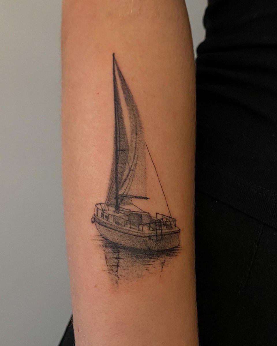 l2utattoo's tweet photo. Mon tattoo d’hier plutôt contente franchement 🥹 https://t.co/tiQIRVc8uH