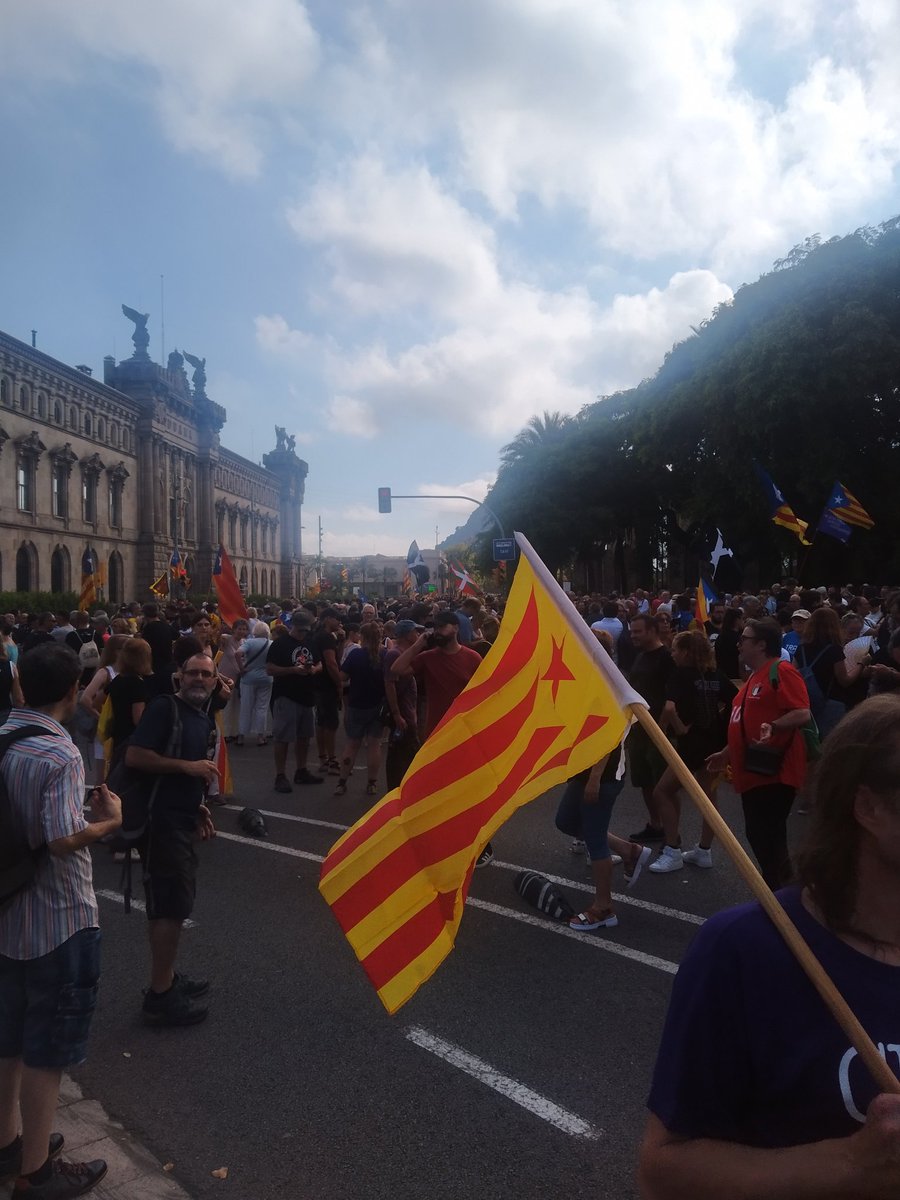 Amb les milers de persones concentrades a Drassanes

#Diada2022