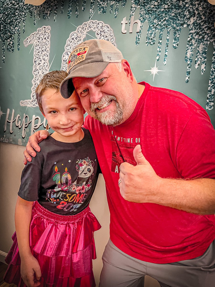 packs_back's tweet photo. Lily was attacked by a cougar in May and almost died. Last night she celebrated her 10th birthday like no other celebration I’ve seen. Thanks to @rasir_45 and @bengregg20 for making her day extra special. https://t.co/dWJQbf7t2G