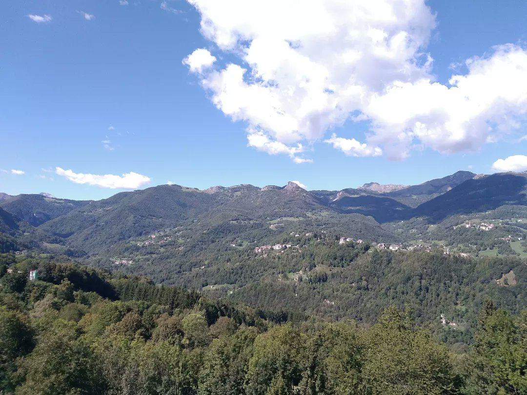 korsivobike's tweet photo. Pomeriggio sui pedali tra nuvole sole e cielo blu. 
#cyclinglife #cycling #ciocc #cyclingphotos #steelvintagebikes #bicycle #bicyclelife #bicicletta #bicycles #bici #biciacciaio #cyclingphotos #senzabicinonsostare #bikelife #cyclinglife #bike #bikephoto #inlombardia #valtaleggio https://t.co/HomtDYng2D