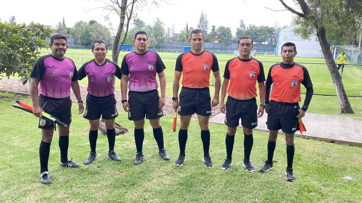 ArbitrosRR's tweet photo. Listo el cuerpo arbitral  para las finales del club gallego https://t.co/gIrZpMPFSC