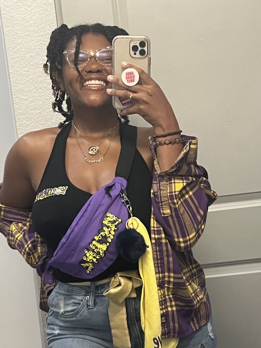 EclectiK_Monet's tweet photo. CHAMPS 💜🐅⭐️ https://t.co/6zc0Hz3uz5