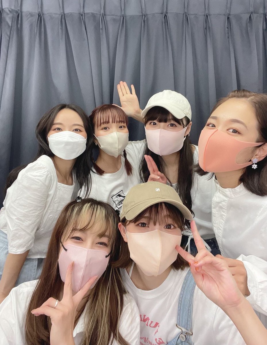 毎週みなさんに会うのを楽しみに
秋葉原行って爆笑して

とても幸せな1年でした🌼
(1年はたまたまです)

再会や出会いにより
私とても豊かになりました☺️

ありがとうございました🤍

これにて完。