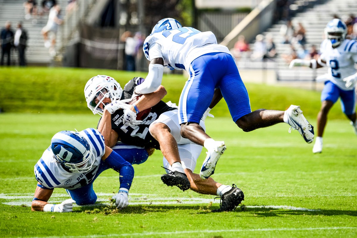 Adam_Russell5's tweet photo. Proud of this photo. #IronCutter bermuda in its 1st college game, expertly cared for by NW’s Zach Simons. 

Just enough give, ankles &amp; knees twisting, car crash force - 0 major injuries. 

Natural grass is the safest athletic surface in the world. 
@TPITurfTalk @FieldExperts https://t.co/xWVzD1cqrg