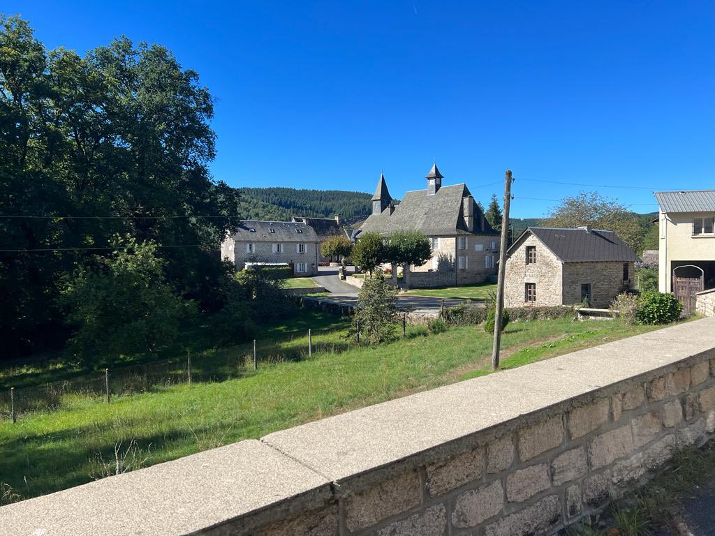 HeleneLaporteRN's tweet photo. Aujourd’hui, j’ai participé au repas de rentrée du @RN_Correze dans la magnifique commune de #Chaumeil. Une fédération dynamique et prête pour cette nouvelle année de militantisme à défendre les français ! https://t.co/35gHPhl4Cn