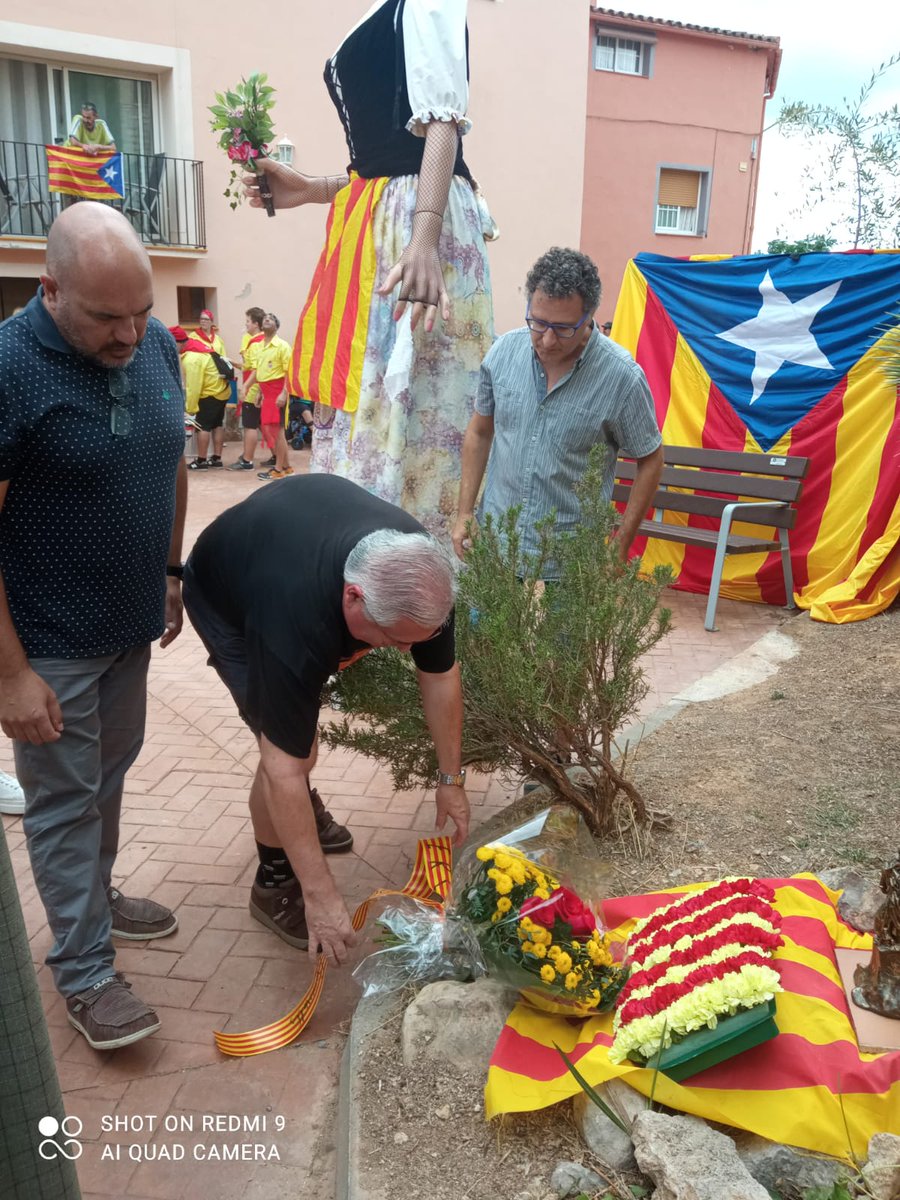 erc_obonesvalls's tweet photo. Imatges #Diada2022 #olesadebonesvalls #bonesvalls amb lectura #manifest de l'AMI
#municipisrepublicans #PenedèsRepublicà https://t.co/x0kcYSU8Qf