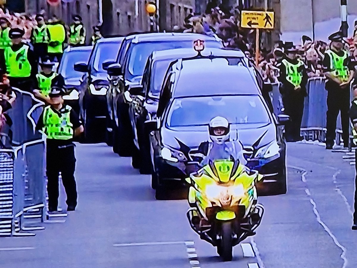 RoyalDickie's tweet photo. I've been watching The Queen's journey from Balmoral and find it hard to comprehend we’ve witnessed the cortège on Her Majesty's final journey to The Palace of Holyrood House in Edinburgh. https://t.co/vFTYi0zzoH