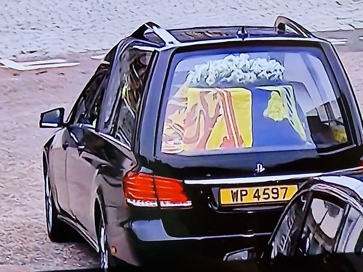 RoyalDickie's tweet photo. I've been watching The Queen's journey from Balmoral and find it hard to comprehend we’ve witnessed the cortège on Her Majesty's final journey to The Palace of Holyrood House in Edinburgh. https://t.co/vFTYi0zzoH