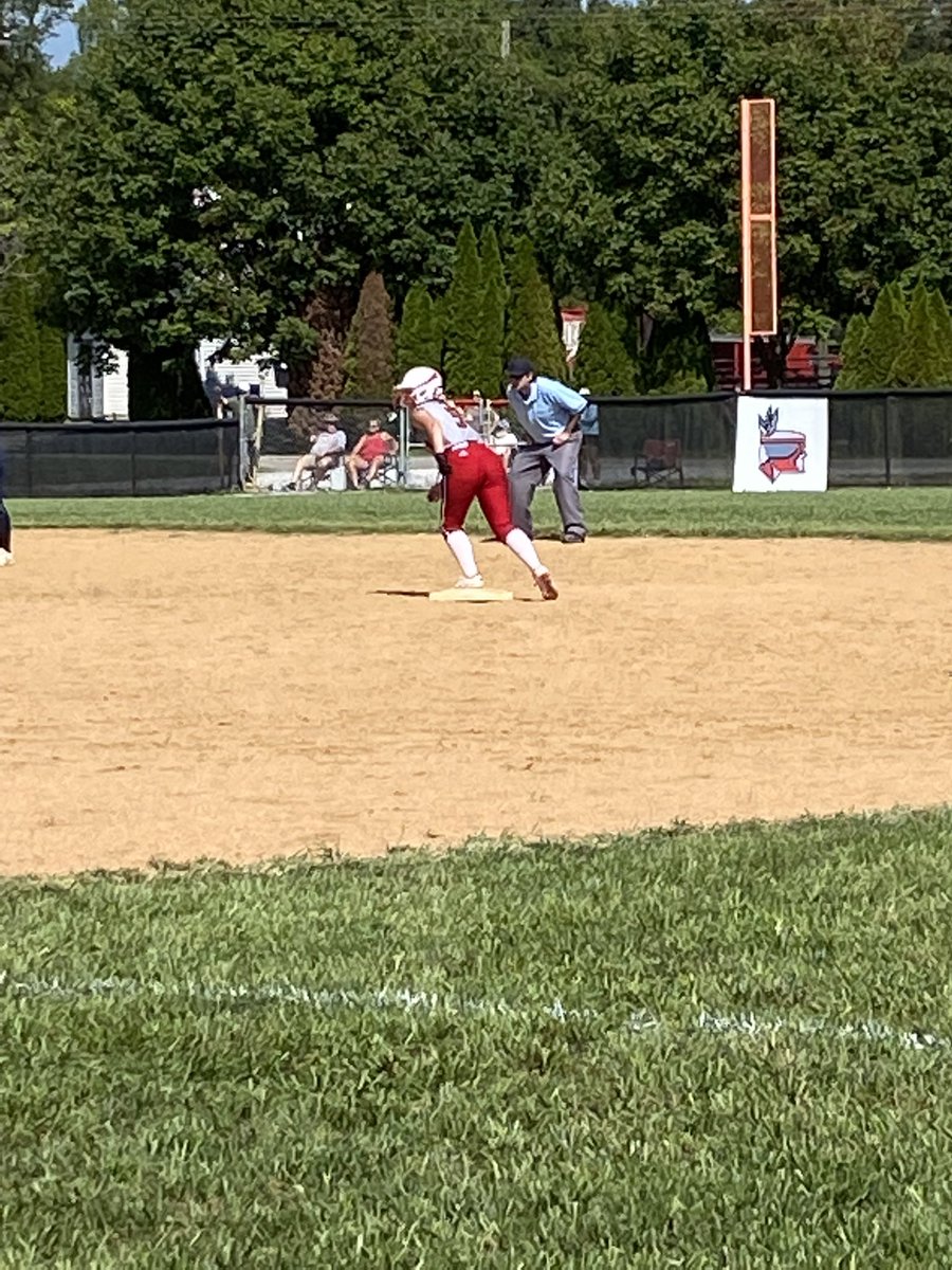 FusionMarx's tweet photo. 👀 who we spotted on the softball fields this weekend, none other than some Fusion-Marx alumni Kinsly Heichelbech and Mackenzie Sisson competing against one another. Proud moment🥲 We 💚 u guys @GoMightyOaks @CoachSchuler @WabashValleySB @AsaDeffendall @Mackenzie_2004 @kinsly00 https://t.co/9eCZsa3yzb