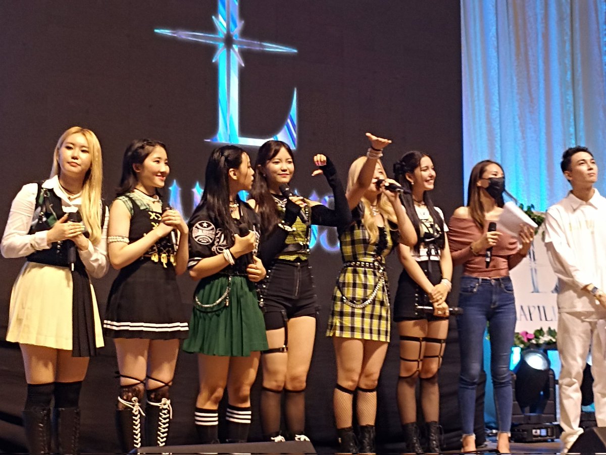 Zunni_Go's tweet photo. (11)
#LapiIlus I'm so happy!! Natapos ang show ng maayos, nagbigay sila message sa lahat ng nagpunta. A bit sad kasi matatapos na ang event https://t.co/0CHuIjvMEp