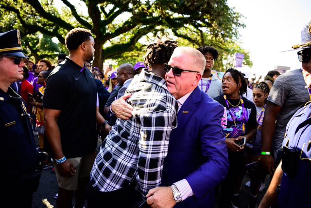 EmpressStone's tweet photo. The BK takeover‼️#JS18👑 @jojostonejr @_destinywilsonn @lsu_dailynews @BobbyBarham_LSU @Coach_Hankton https://t.co/5ZtOiyPovR