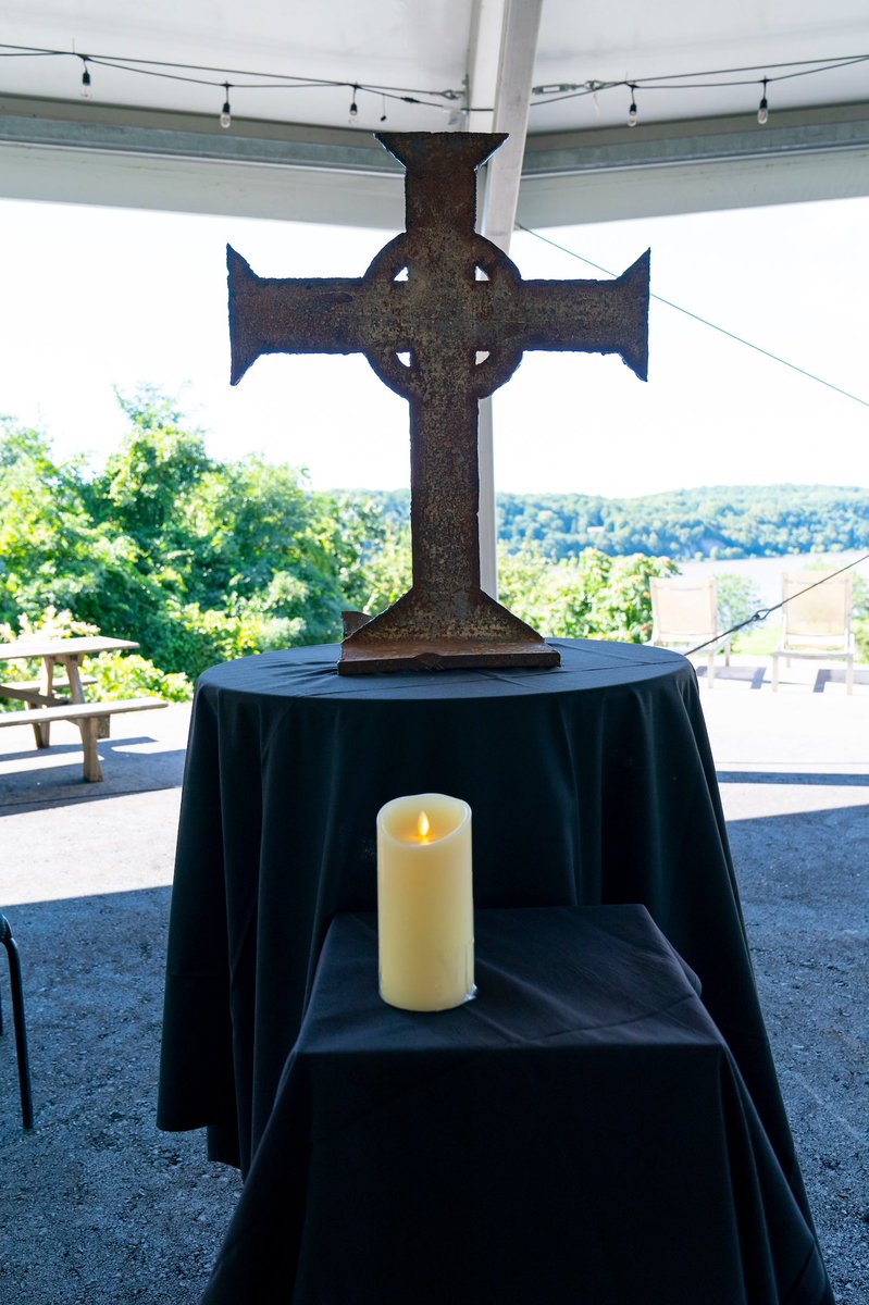 May we never forget those we lost on September 11, 2001 in New York City, Shanksville, Pennsylvania, and at the Pentagon in Washington D.C.
 
The Marist 9/11 cross was cut from a section of the I-beam from the South Tower of the World Trade Center…

🔗: instagram.com/p/CiXwCFFsjiR/…