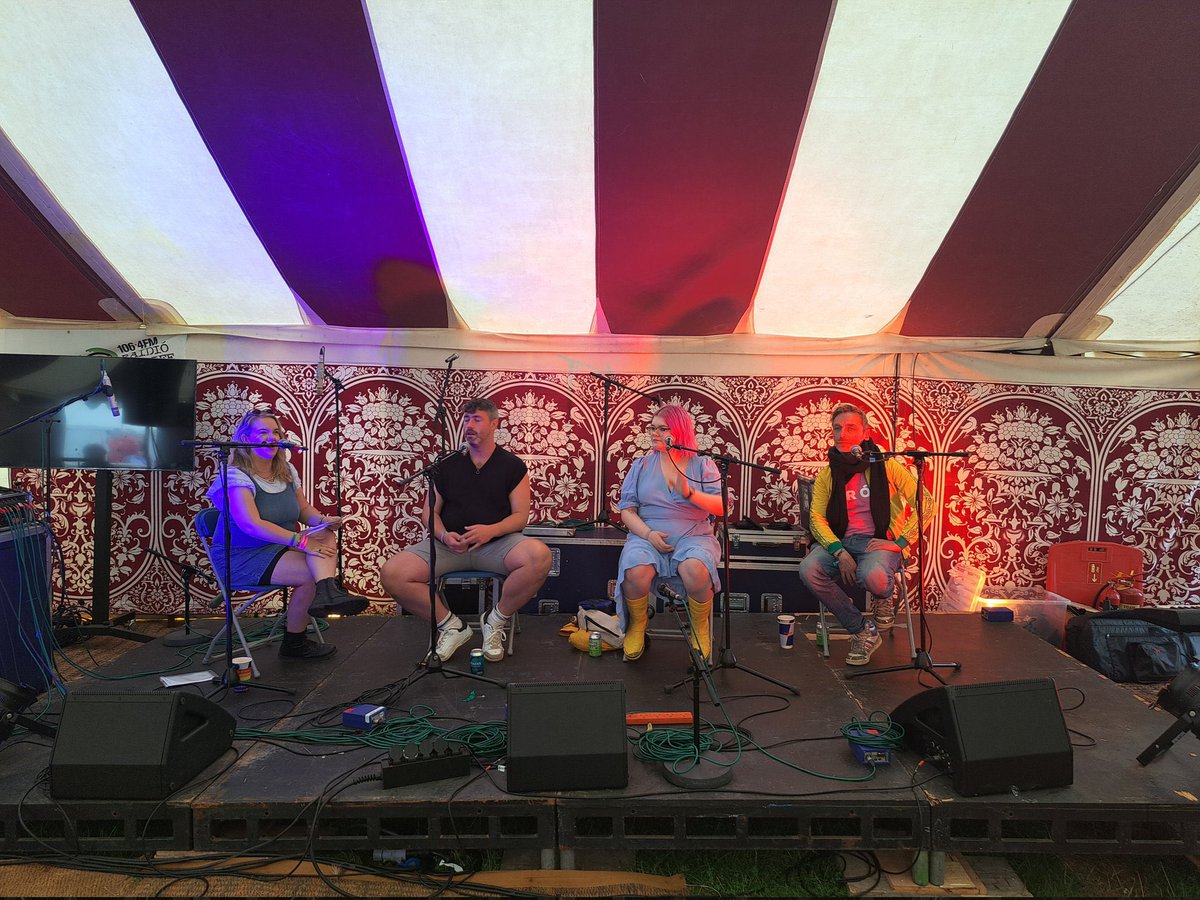 Cúnla ní Bhraonáin Morris (@cunlamorris) on Twitter photo Míle buíochas leis <a href="/AnPuballGaeilge/">An Puball Gaeilge</a> agus <a href="/raidionalife/">Raidió na Life</a> as ucht na deise labhairt ar phainéal ag <a href="/EPfestival/">Electric Picnic</a> le <a href="/LisaNicAnB/">Lisa Nic An Bhreithimh🇵🇸🏳️🌈🇮🇪🏳️⚧️ she/her</a>, <a href="/EoinKeane101/">Eoin Ó Catháin</a>, agus Pól Penrose. 
Is féidir éisteacht leis an bpodchraoladh anseo!
soundcloud.com/rnl/an-puball-… Míle buíochas leis <a href="/AnPuballGaeilge/">An Puball Gaeilge</a> agus <a href="/raidionalife/">Raidió na Life</a> as ucht na deise labhairt ar phainéal ag <a href="/EPfestival/">Electric Picnic</a> le <a href="/LisaNicAnB/">Lisa Nic An Bhreithimh🇵🇸🏳️🌈🇮🇪🏳️⚧️ she/her</a>, <a href="/EoinKeane101/">Eoin Ó Catháin</a>, agus Pól Penrose. 
Is féidir éisteacht leis an bpodchraoladh anseo!
soundcloud.com/rnl/an-puball-…