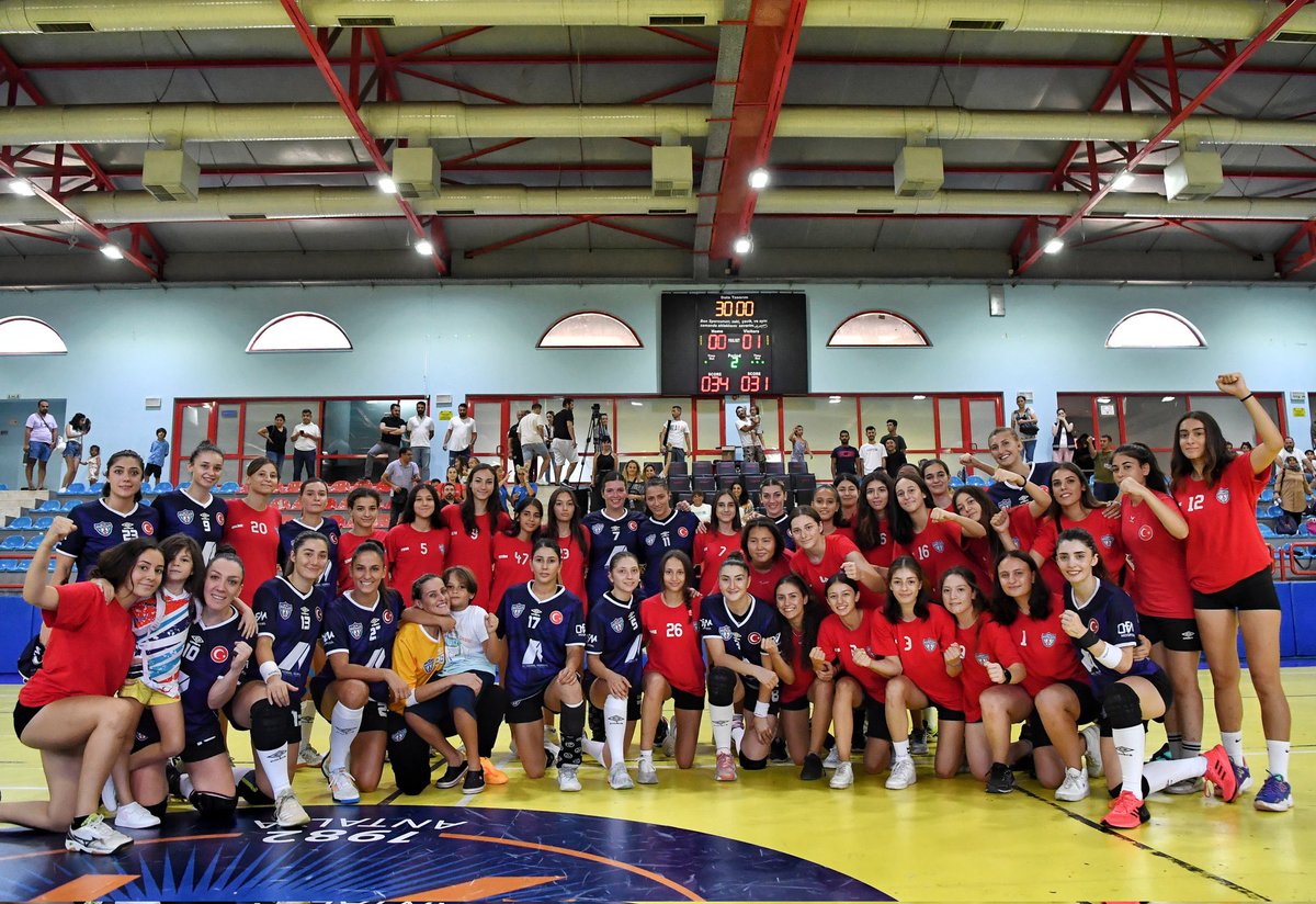 #THF Kadınlar Süper Ligi açılış maçında Konyaaltı Belediyespor Üsküdar Belediyesi Spor Kulübü’nü 34-31’lik skorla mağlup ederek sezona galibiyetle başladı. #MaviKelebekler’i tebrik ediyoruz. 

#AntalyaFarkında #Konyaaltı