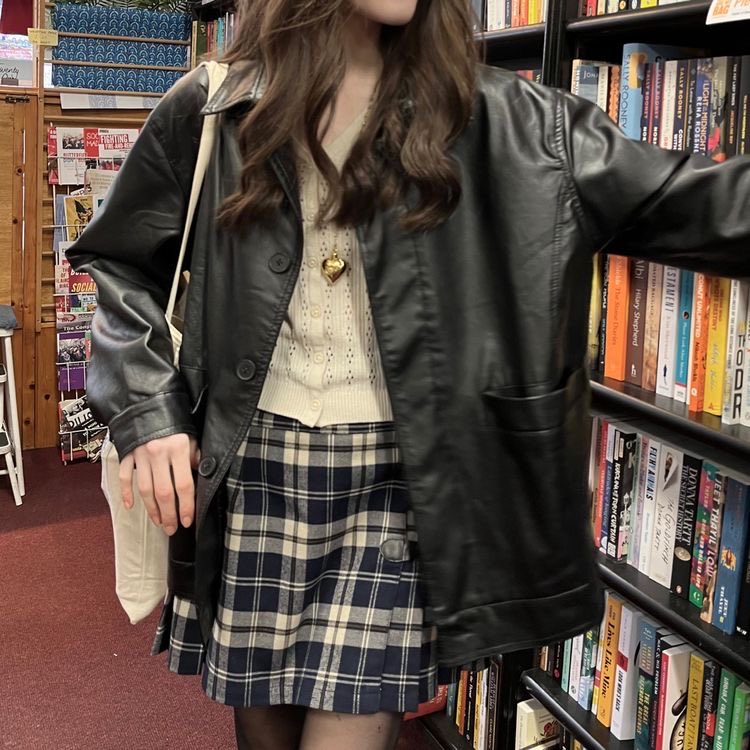 crishatesall's tweet photo. series de romance donde cada libro de la serie es de una pareja distinta  — a thread https://t.co/ebT8EWSgY0