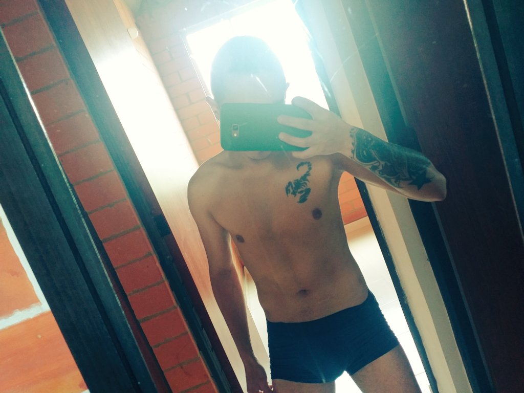 Andrscanelo2's tweet photo. #SundayFunday #sundayvibes #DOMINGO #LittleMix #gay #bogota #madrid #Mensfashion #gaymen #kiss #gaysolo #solomens #fashion #wakeup #wakeupsunday #SundayMorning https://t.co/8clEYNEdRI