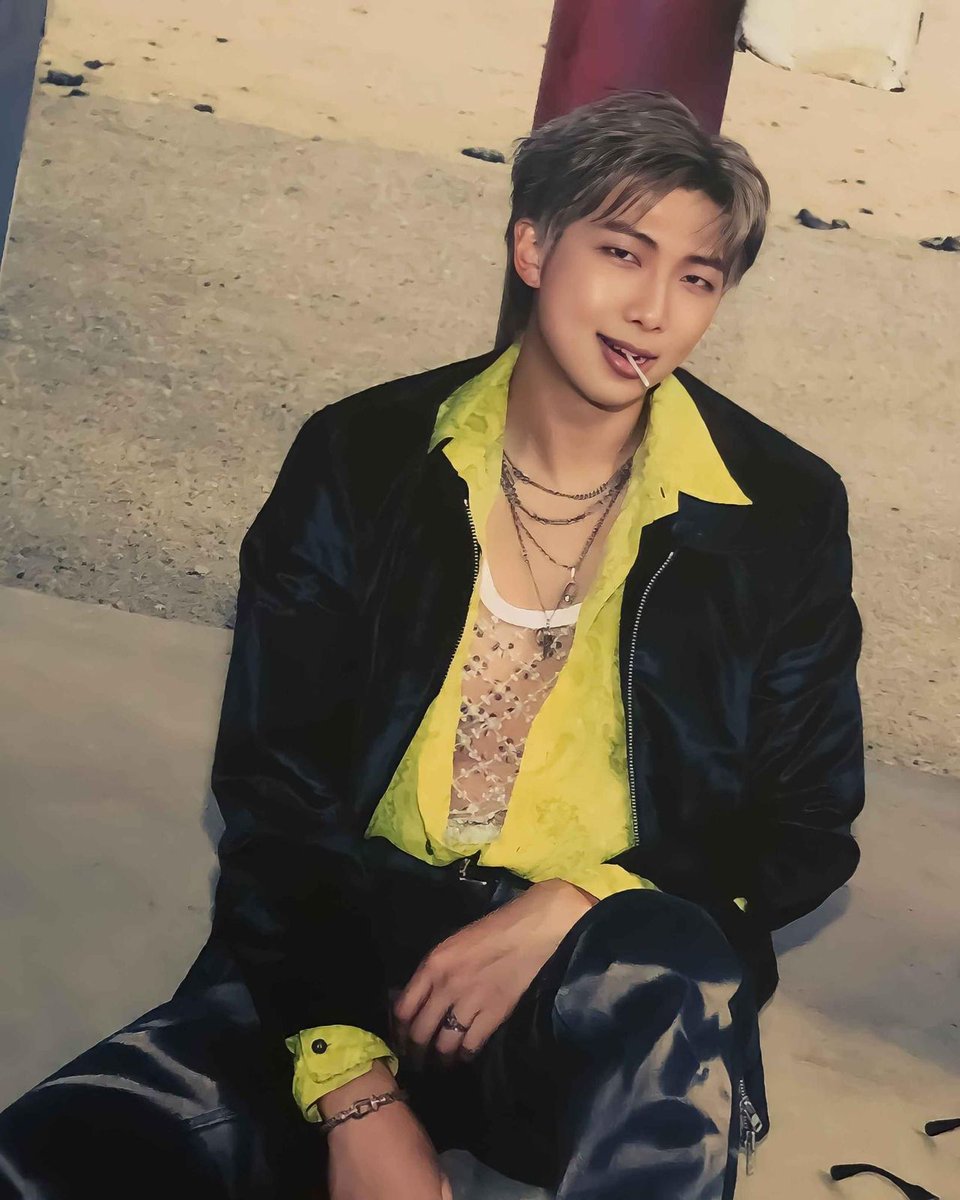 Yamilbess's tweet photo. Feliz cumpleaños Namjoon, eres una gran persona y tus palabras siempre llegan en los momentos que más se necesitan, gracias por tanto, Love you 💜💜💜
#HappyRMDay
#RMyEntirety
#NamjoonStillNamjoon
#OurPlanetHasNamjoon
#OurArtMuseRM
#NamuDay
#OurNewHomeRM
#OurEternalLeader https://t.co/5fTO7qbAqQ