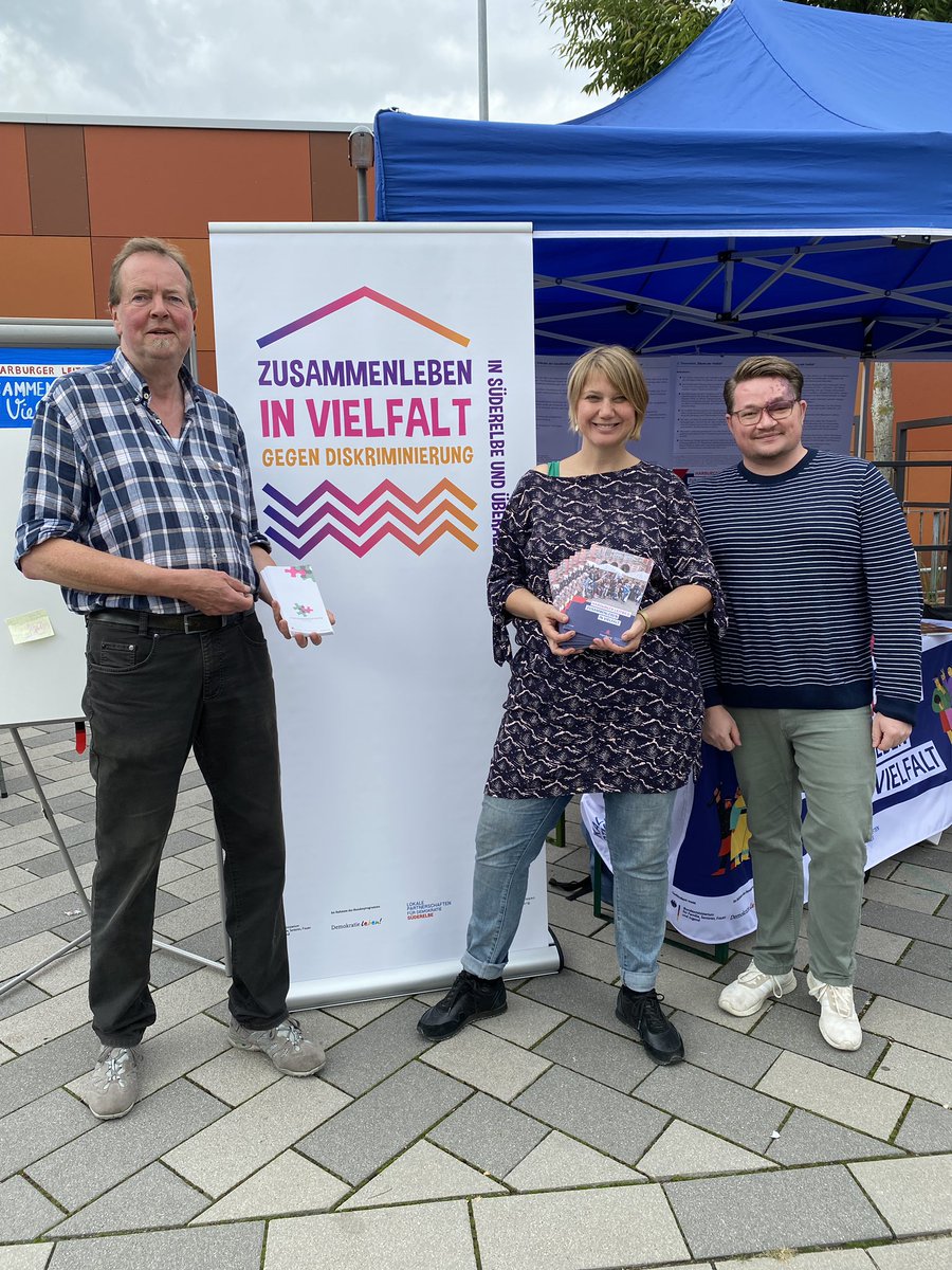 N_Steffen's tweet photo. Heute waren wir auf dem Neugrabener Markt! #aufdieplätzemitforschen Bei „Neugraben erleben“ haben @KaiserKultur und ich @StadtrandHH vorgestellt - und tolle Gespräche geführt! 🤩 
Unterstützen könnt ihr uns mit eurer Stimme auf: https://t.co/EdH6f0RUN1. Jede Stimme hilft! 🙏 https://t.co/QYx6wkteQs