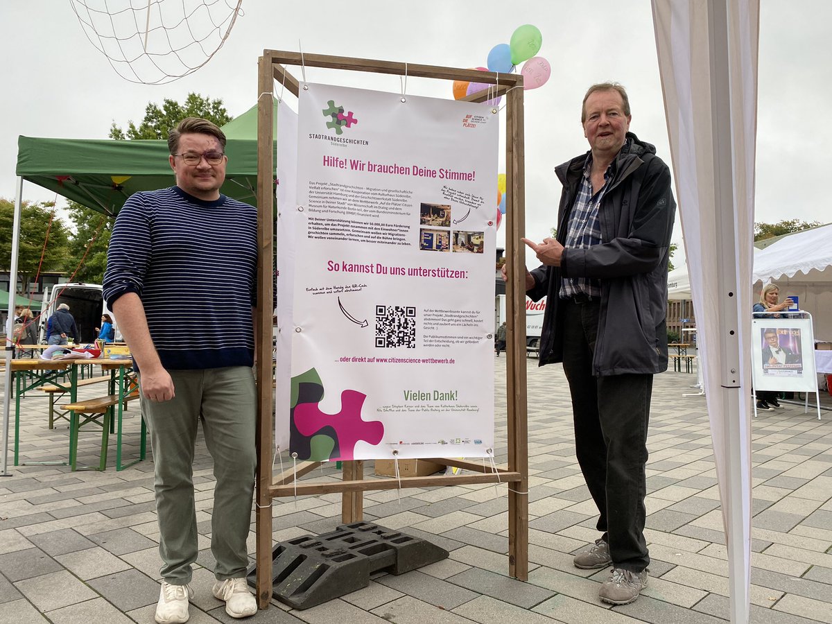 Heute waren wir auf dem Neugrabener Markt! #aufdieplätzemitforschen Bei „Neugraben erleben“ haben <a href="/KaiserKultur/">Stephan Kaiser</a> und ich <a href="/StadtrandHH/">Stadtrandgeschichten</a> vorgestellt - und tolle Gespräche geführt! 🤩 
Unterstützen könnt ihr uns mit eurer Stimme auf: citizenscience-wettbewerb.de. Jede Stimme hilft! 🙏