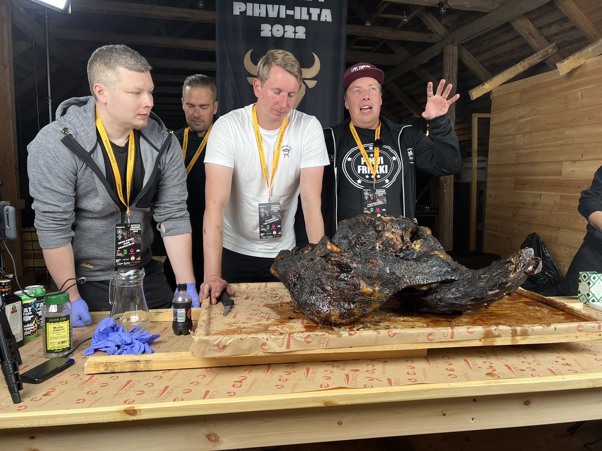 AntSirk's tweet photo. Oli kyllä aivan huikea tapahtuna! #pihviilta22 #pihvimies #pihvifriikki https://t.co/Xl2BjNBTAV