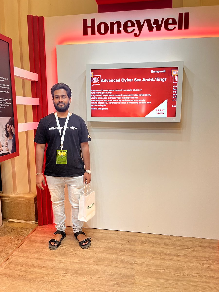 ravisarode_'s tweet image. At Nullcon2022
Lot of fans for Web3kiDuniya
@simplykashif @impranavm_ 
#Nullcon2022 #web3kiduniya