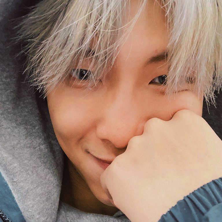 ipurplegguk's tweet photo. ⇢ feliz aniversário pro melhor líder desse mundo! obrigada por me salvar todos os dias, suas palavras e musicas tem a magia de levar conforto e tranquilidade pras pessoas. 
você é minha inspiração, eu te amo muito muito namu💗
#NAMJOONDAY #HappyBirthdayNamjoon https://t.co/nS7m3aNzsy