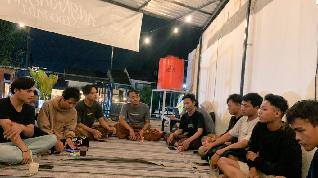 ikamaruuinws's tweet photo. [[NGOPI BARENG]]
Ngopi bareng bersama IKLAS, IKMAL, IKSABpada tanggal 5 September 2022.
Semoga ikatan silaturahmi tetap terjaga dan dapat terus menebar kebaikan antar sesama. 
#ngobar
#alumnipondok
#ikawa https://t.co/2OCYLAOTbd