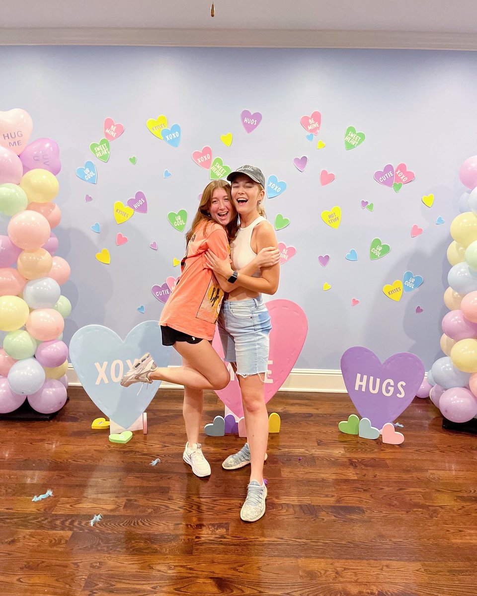 LaylaTammen's tweet image. if I was a bluebird . . . I would fly to you 💙🤍 so glad you’re my little Ellie!

#biglilreveal #axid #alphaxidelta #bestlittle #harrystyles #bluebird