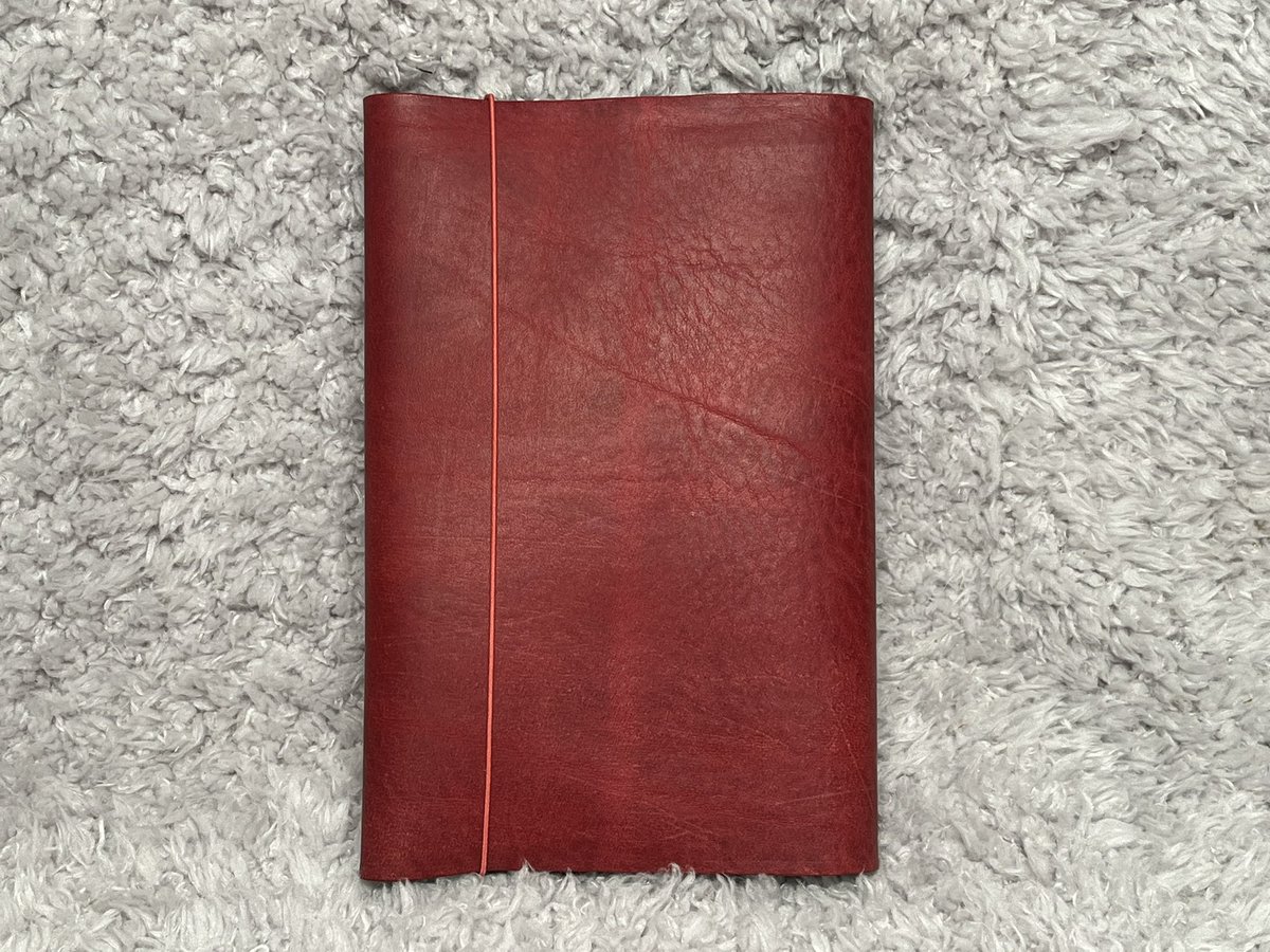 gaku_jp_'s tweet photo. ■BookCover文庫サイズ
AMAZZONIA:WIN(ワイン)
meisi super fine:Coral
少し修正したのでAMAZZONIAで作ってみました。
#レザークラフト
#ブックカバー
#文庫本サイズ
#Amazzonia
#kawamuraleather
#meisi
#meisisuperfine
#GlobalHigh_endTools https://t.co/gx57g1we4U