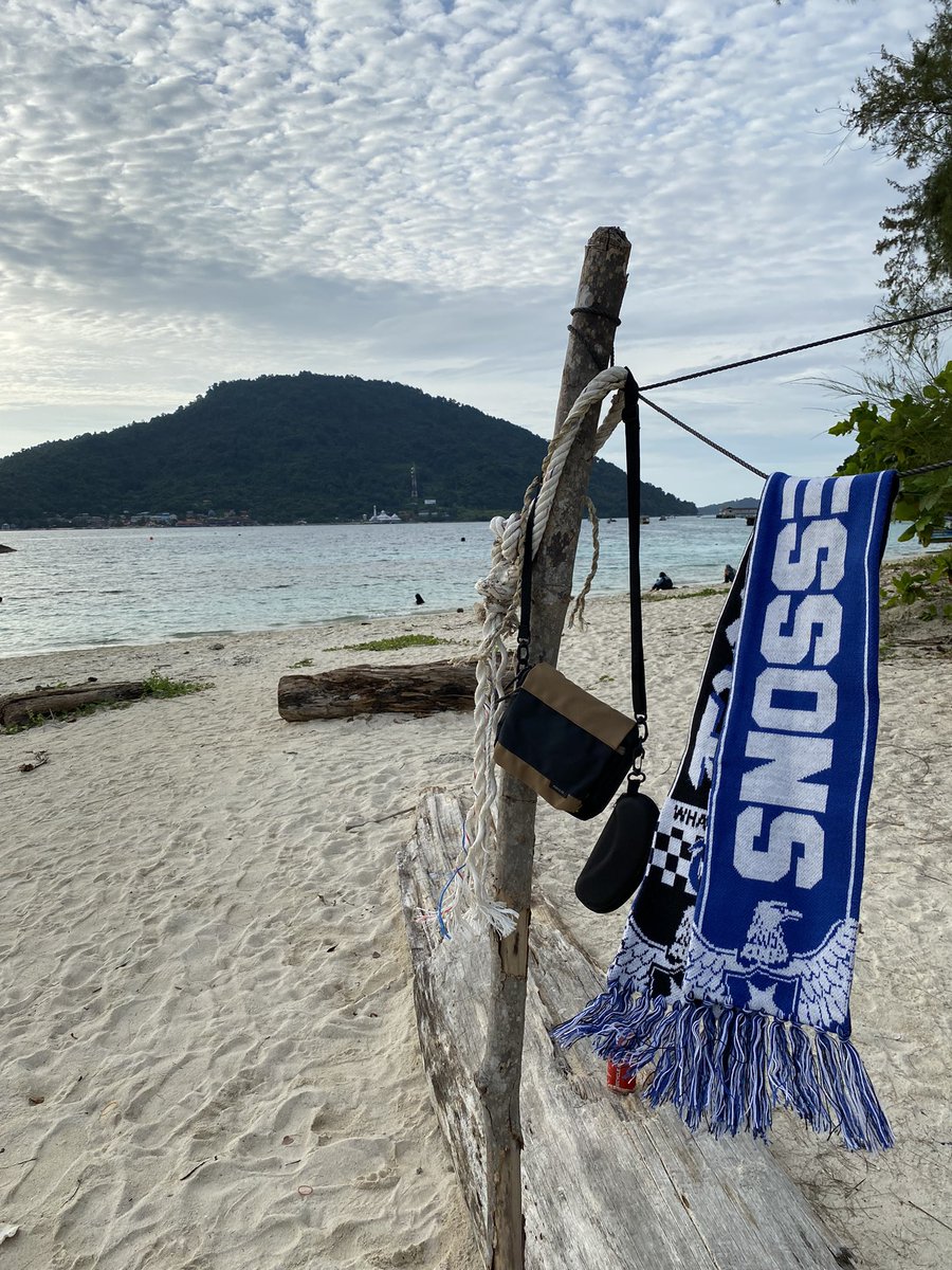 syfq212's tweet image. Tak usah risau…

Allah dan janji rezeki tiap makhluk.

Kalau esok bangun lagi.
Masih ada satu hari untuk menggila….

Kita hidup banyak kali. 💪🏼
Mati cuma sekali.

#HardLessons