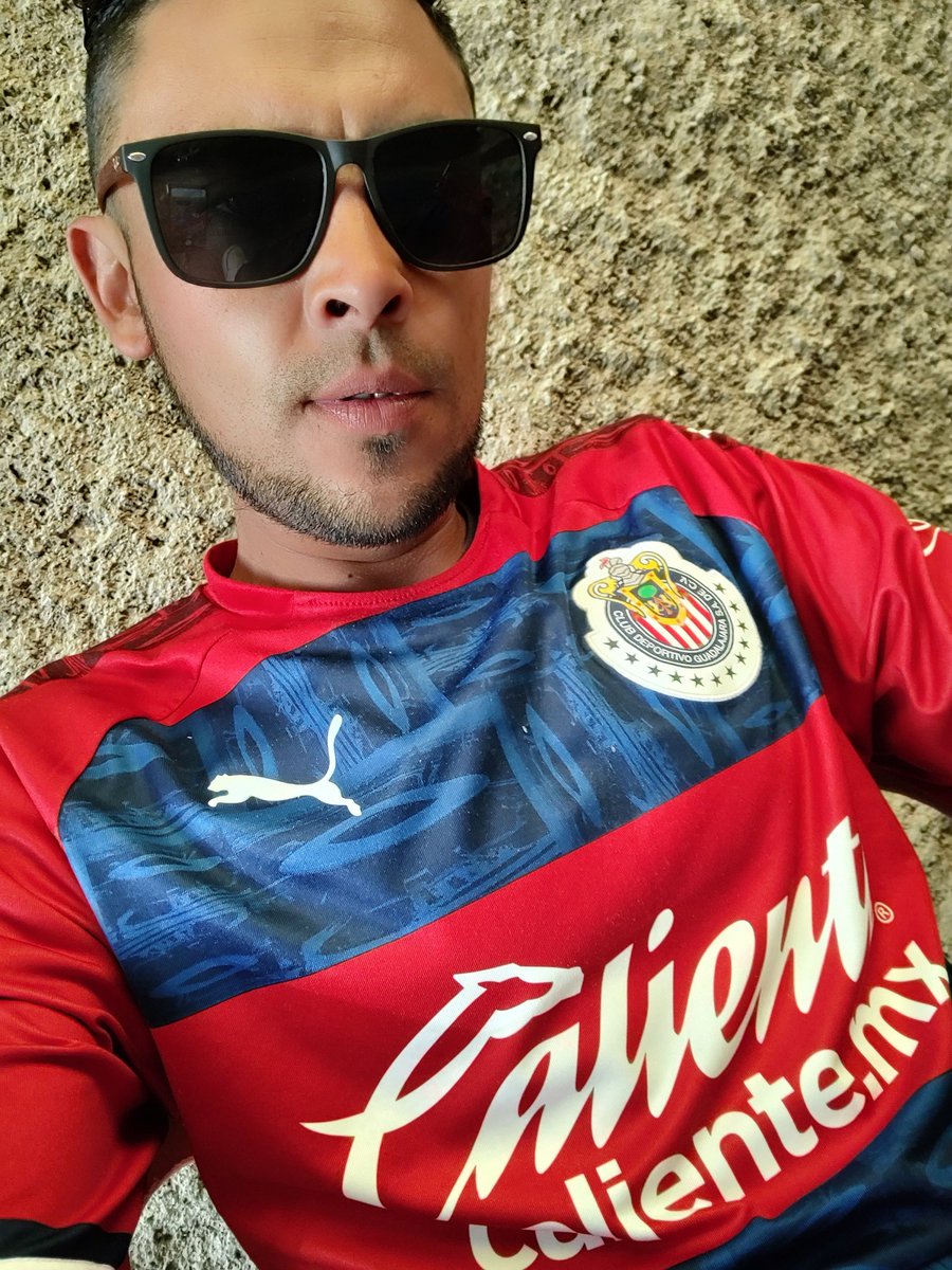 danielpichorra's tweet photo. Domingo rojiblanco!! @Chivas me ilusionan más que mi ex https://t.co/fNUCJbVBw4
