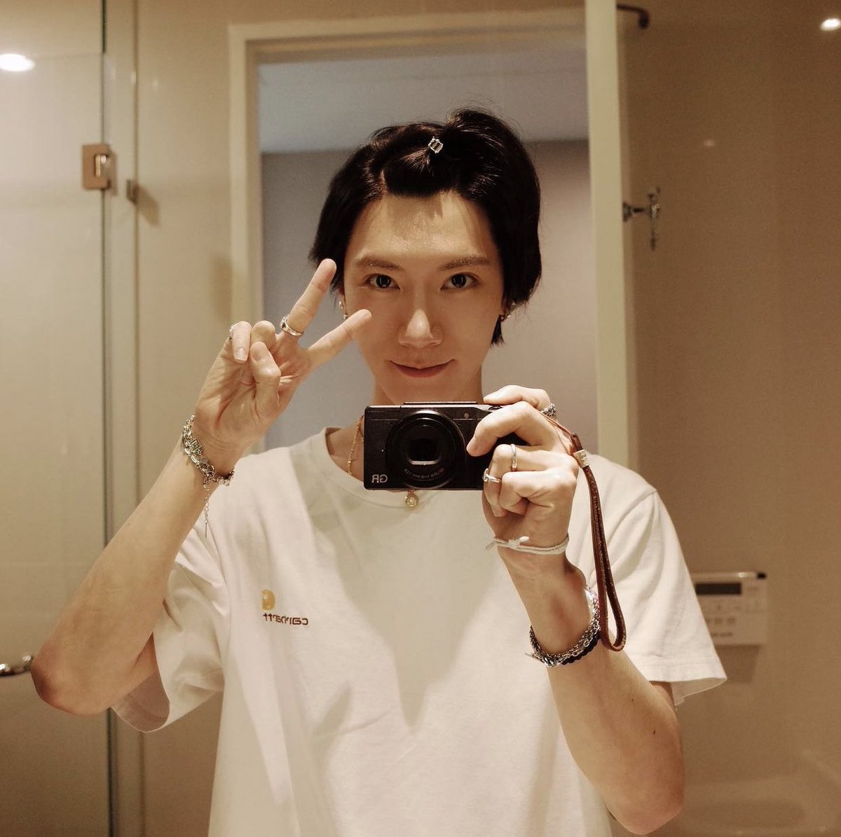 cassieleez's tweet photo. ไปส่องไอจีเทอล์ตอนเที่ยงคืนเกาหลี อดใจไม่ไหวเลยคอมเม้น “5555555 น่ารักนะเนี่ย” ชอบจริงๆความคลั่งรัก5555555555555555555555555
#taeten https://t.co/B7Al0K1f6I
