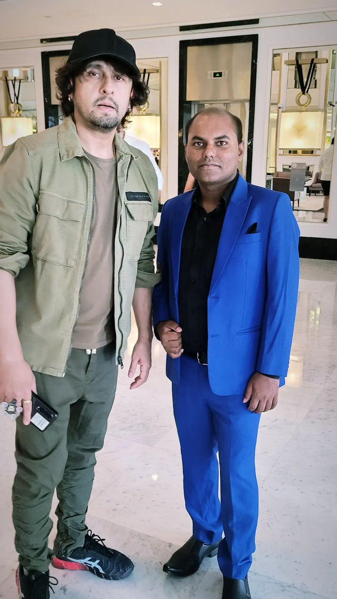 okil_786's tweet photo. #Celebrity - #Sonu_Nigam - Indian Playback Singer/ Actor/ Music Director
Pleasure to meet the incredibly talented Bollywood legend.
#sonunigam #bollywoodcelebrity #livinglegend #versatilesinger #soulfulsinger #mesmerisingvoice #dashingpersonality https://t.co/Xmd4YL2b30