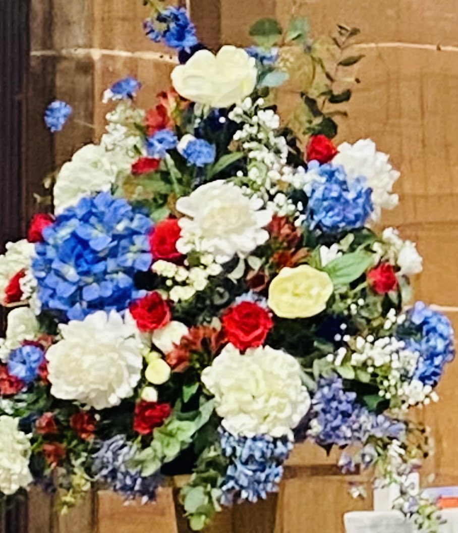 J21Coaching's tweet photo. Attended a beautiful #memorial #service for Her Majesty The Queen Elizabeth II this morning @HolyTrin in the #Royal town of #SuttonColdfield 👑🖤🙏 then signed the #memorialbook in the little chapel afterwards with fellow #TownCouncillor #TonyBriggs https://t.co/ghF0hBIS6q