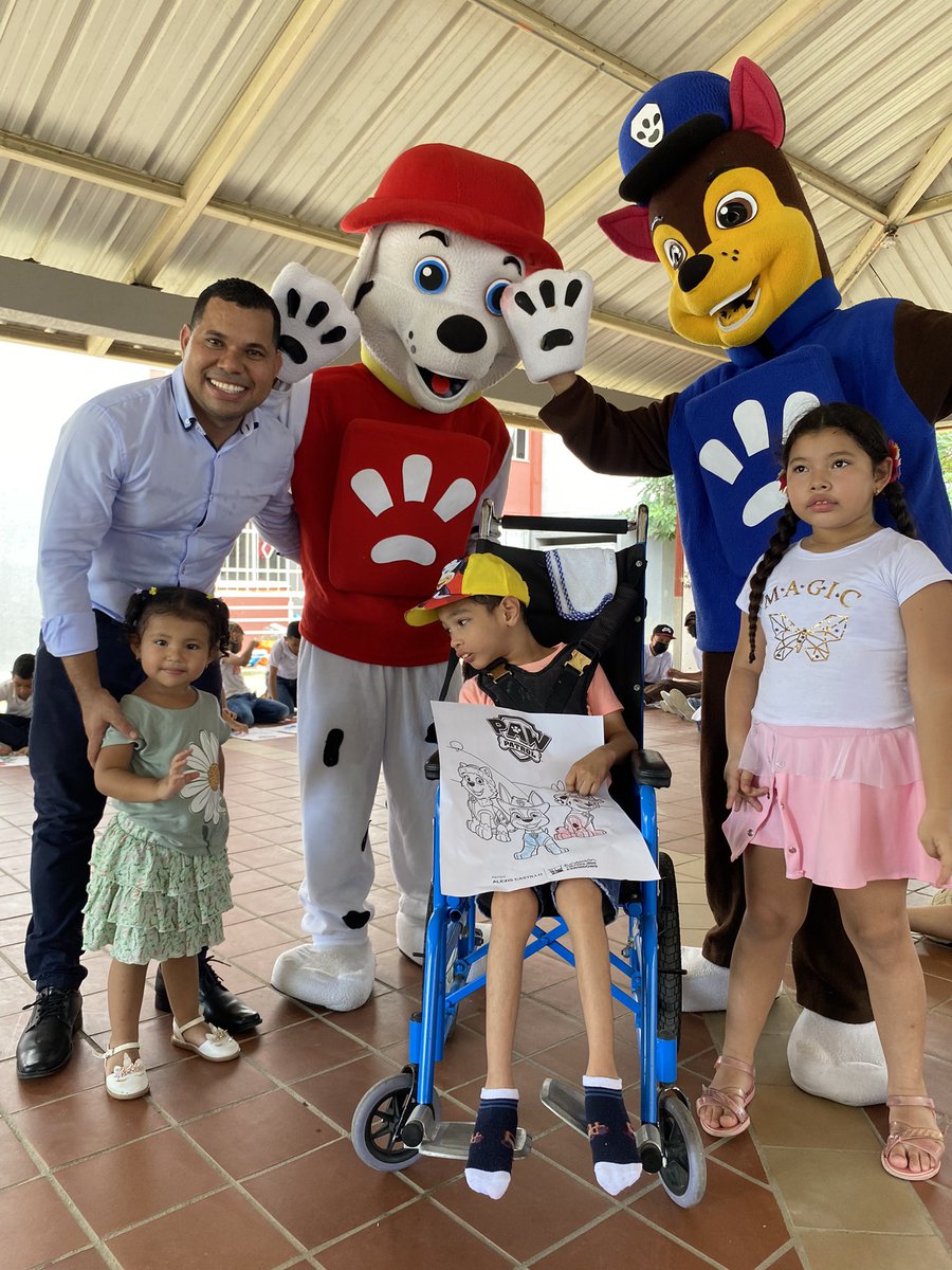 Alexi2Castillo's tweet photo. #QUEJATE📣| Nos encontramos desde el barrio CIUDAD CARIBE, (Conjuntos Villas del Caribe) ATENDIENDO denuncias ciudadanas en materia de servicios públicos. Apoyando la Inclusión al SISBEN, Prescripción multas de tránsito, y una gran jornada de recreación con todos los niños⚖️🎊🎈 https://t.co/psTES9EniV