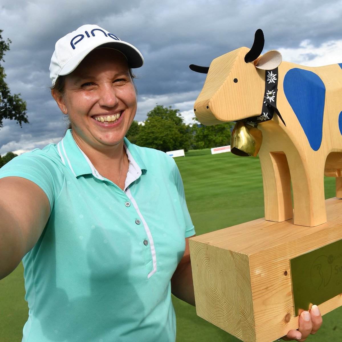 #LETWinnerSelfie with <a href="/Titleist/">Titleist</a> golf ball loyalist <a href="/lizyounggolf/">liz young</a> who won the #VPBankSwissLadiesOpen with her Titleist Pro V1 🏆🤳 
 
#RaiseOurGame | #AlwaysBringYourBest