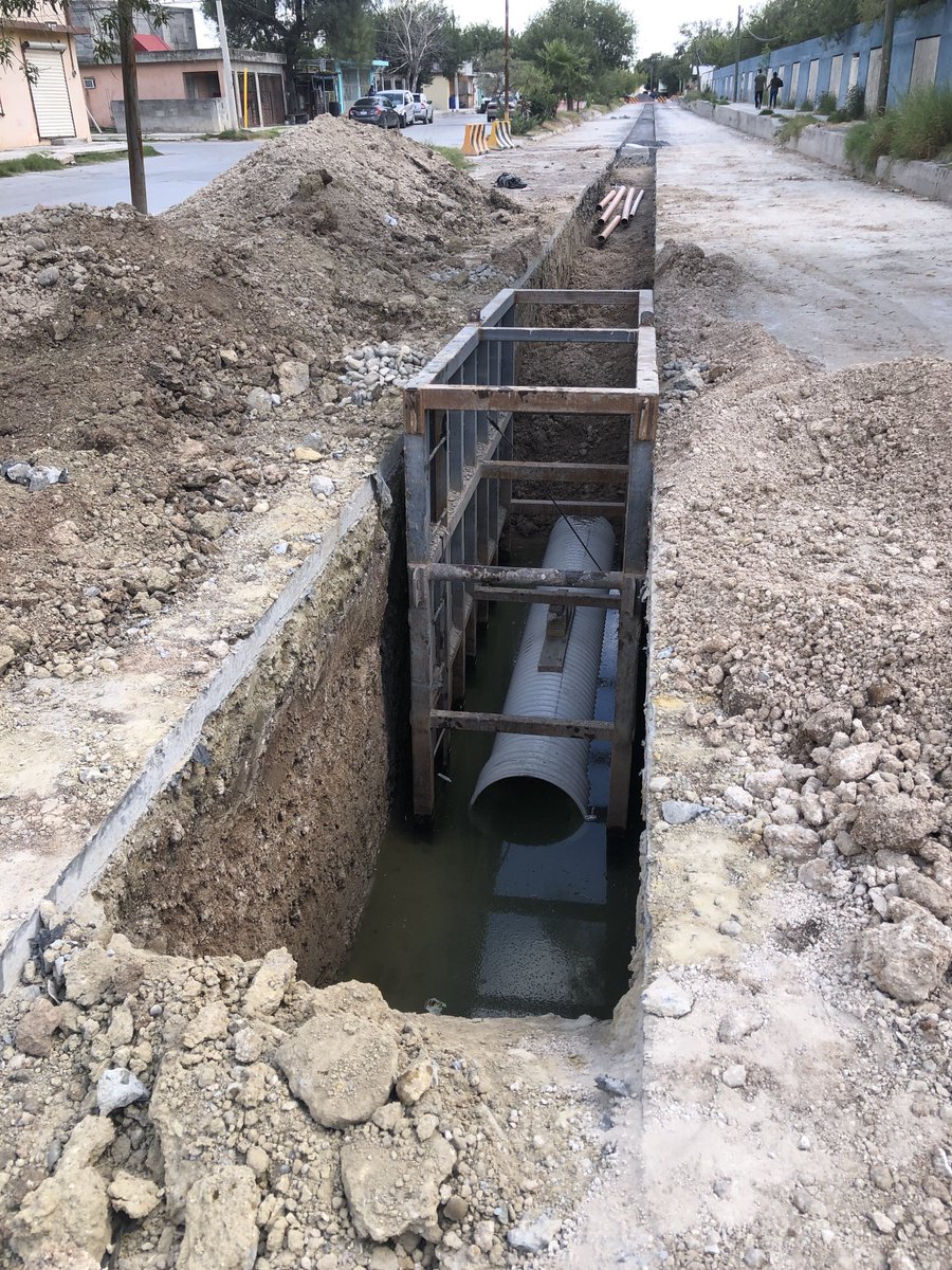 Pleased to report Reynosa Mayor Carlos Peña Ortiz is delivering on his campaign promise to fix the flooding. His drainage project on Mahuatlan in the colonia Marte R. Gómez is not finished yet but it’s already working. During the heavy rains last week our house did not flood!